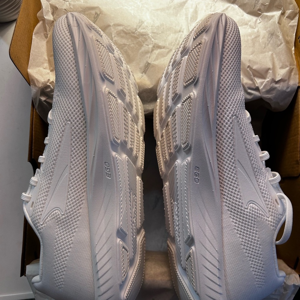 Altra Escalante Women's White Sneakers - Picture 4 of 7